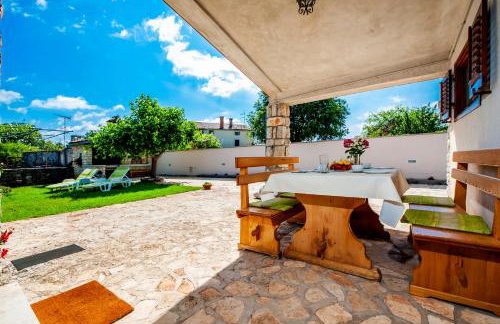 Charming House Nino with a fenced yard - Foto 16