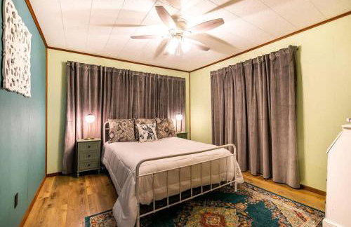 Lakefront 3BR with Bunkhouse and Kayaks, Rowboat Included - Foto 11