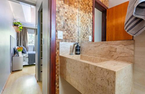 Apto com Ar e varanda a 5 min do aeroporto - Foto 24