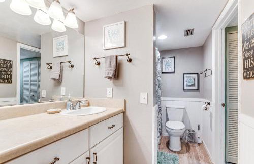 Gulf-View Condo with Beach Access and Patio in Hudson - Foto 11