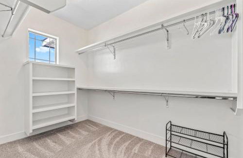 Modern 5BR Retreat with Hot Tub Cold Plunge & Park - Foto 31