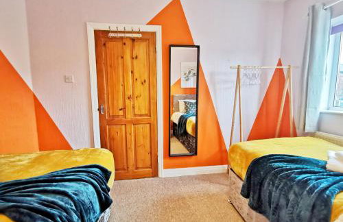 Highstone 4 Bedrooms Home 7 Beds With Parking and Garden - Foto 22