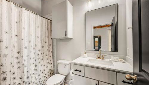 5-Star 2BR: Comfy, SuperHost Hospitality - Foto 3, Other