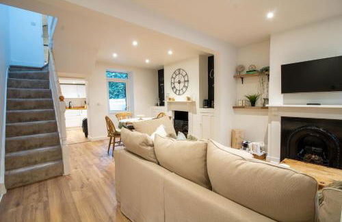 Stylish and Modern Town Centre End-of Terrace Home - Foto 6