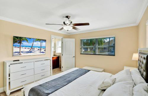 Deluxe Home Heated Pool & Jetted Tub near Beach - Foto 13