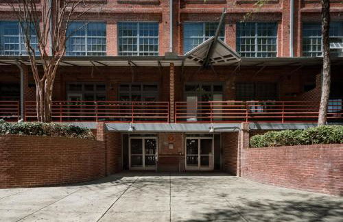 Downtown Durham 2BR Apt Walk Everywhere & Wifi - Foto 100