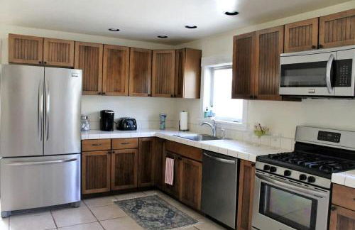 Charming Dog-Friendly Beach House with Fire Pit & Jetted Tub Near Carters Beach in Hancock, Maine - Foto 2