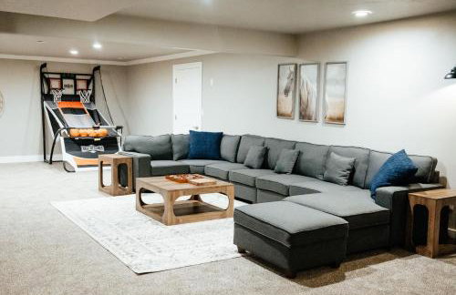 Large & Spacious Home, Sleeps 23+ near SLC - Foto 4