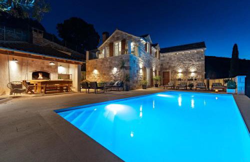 Villa Ani! Traditional and luxurious 4-bedroom villa with heated pool and sea views - Foto 46