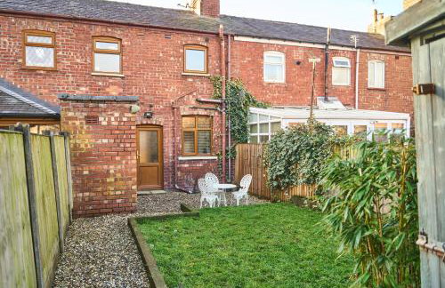 Modern Cosy 2-Bed Terrace with Private Garden - Foto 2