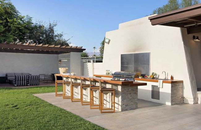 Starlight Estate by Avantstay 26 People! Architectual Mansion w/ Pool, Tennis Court, Game Room - Photo 58