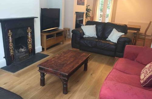 Spacious 5-Bedroom Victorian House Near Sandbanks - Sleeps 14, Parking & Garden - Foto 10