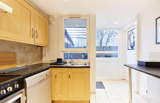 The Kennington Park Crib - Lovely 2bdr Flat With Garden - Photo 16