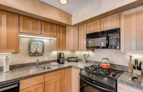 Best location in the heart of lions head, Ski lockers, jacuzzi and pool - Photo 13