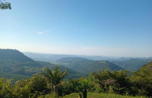 Chalé alpino em canela rs todo mobiliado com cozinha lareira split Wi-Fi 2 quartos perto do centro - Foto 28