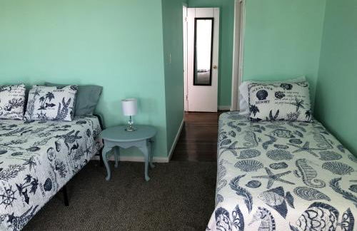 Beach Front on the Bay in our Rustic, Pet Friendly Cottage home - Photo 28