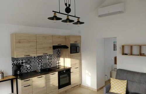 Petite Maison refaite à neuf proche plage - Foto 9