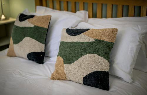 Vale House By EDEN Accommodation - 2 Bedroom Whole House, Sleeps 4 - NEWLY RENOVATED - Foto 42