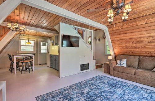 Lakefront Rocky Mount Cabin with Dock and Kayaks! - Foto 5