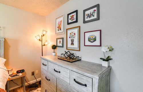 Updated Townhome Near Airport and Shopping! - Foto 15