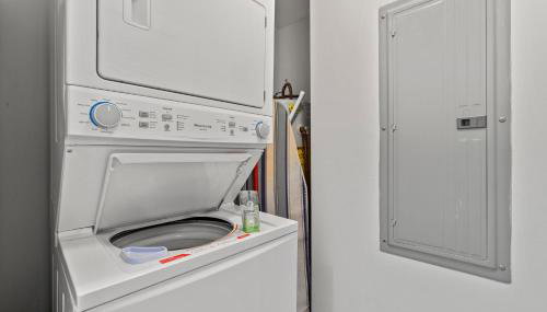 Luxury Beachfront Condo w/ 2 Balconies! Sleeps 8! Walk to Pier Park! - Foto 4