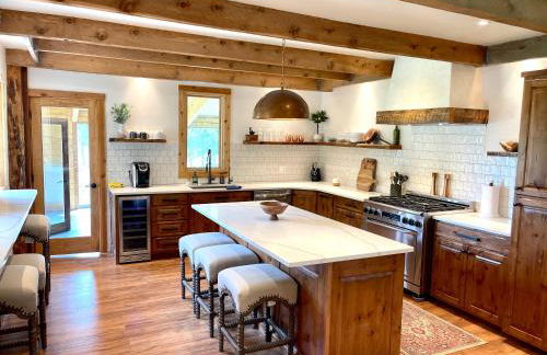 Bear Lodge with private Pool, Hottub, and Sauna! - Photo 2