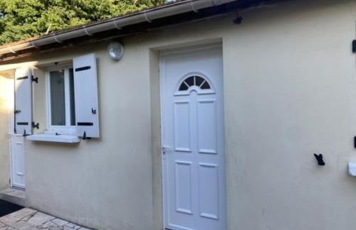 Apartment Sleeps 2 with On-Site Parking - Foto 5