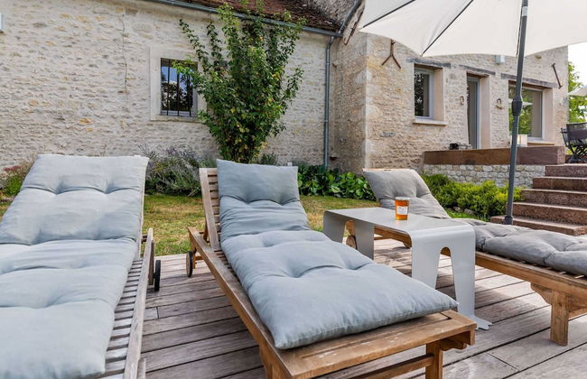 Charming Holiday Home in Yevre-la-ville With Pool - Foto 44