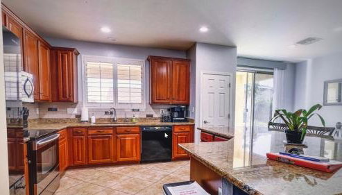 Pet friendly 3br 2ba Private optional heated Pool BBQ grill Golf Clubs close to park - Foto 4
