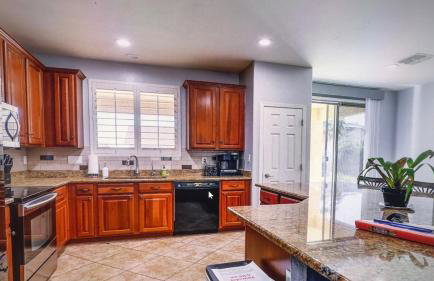 Pet friendly 3br 2ba Private optional heated Pool BBQ grill Golf Clubs close to park - Foto 4