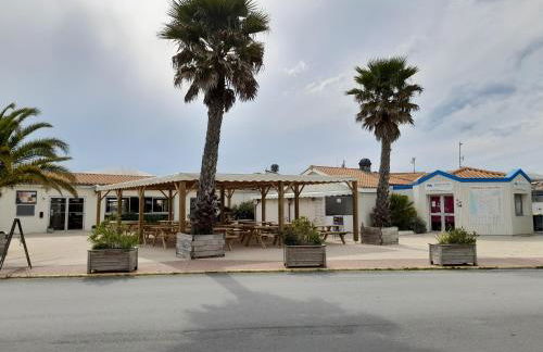 Mobil home camping les Charmettes 4 étoiles les MATHES en Charente Maritime prés du ZOO de la Palmyre 8 personnes tout confort 3 chambres 2salles de bains 2 WC Lave linge lave vaisselle Climatisation bien situé - Foto 33