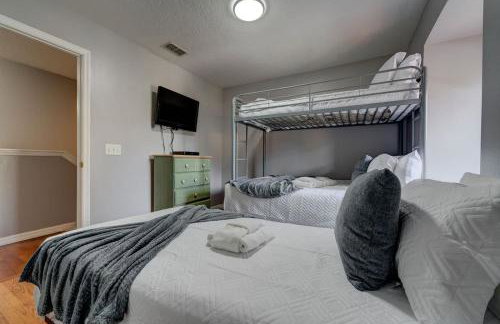 Comfy Townhome Minutes from Disney - Photo 8