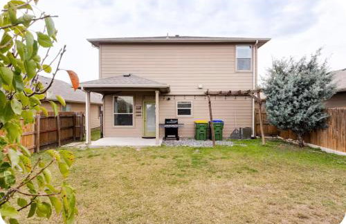 Modern 4BR Retreat, Fast WiFi, Parking, Less than 15 mins from Austin - Foto 33