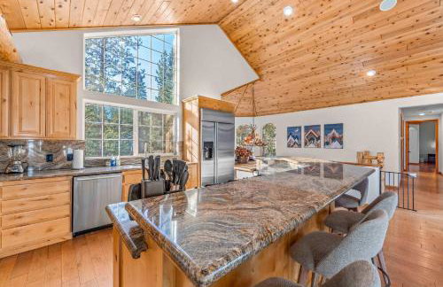 Fully Remodeled Tahoe Retreat with Game Room and Hot Tub - Foto 27