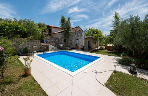Family friendly house with a swimming pool Radovin, Zadar - 21307 - Foto 1