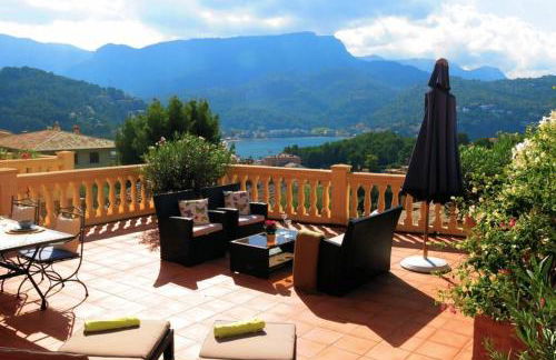 Apartamento en el Puerto de Sóller con gran terraza privada y vistas al mar. Piscina comunitaria. Localizado en un zona tranquila y muy soleada. Wifi gratis disponible. Parking. - Foto 1