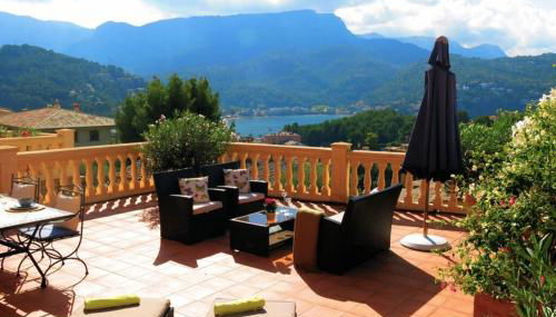 Apartamento en el Puerto de Sóller con gran terraza privada y vistas al mar. Piscina comunitaria. Localizado en un zona tranquila y muy soleada. Wifi gratis disponible. Parking. - Foto 1