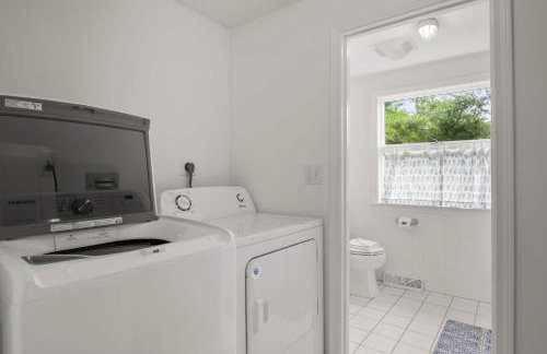 Pond Front Home w Game Room Dog Friendly - Foto 25