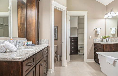 Luxury Stay with Golf Simulator and 3 King Bedrooms - Foto 24