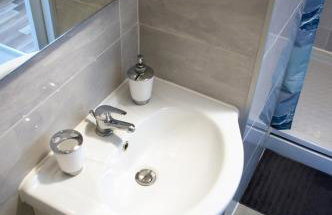 Meridian Apartment , 300m to Bus Terminal, Fast Wifi & Airport Transf - Photo 19