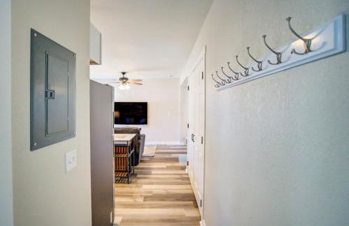 Free parking with In unit washer and dryer AC - Pets Ok - Foto 6