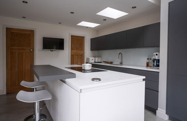 Contemporary Bright House 20 Min To Manc - Photo 19