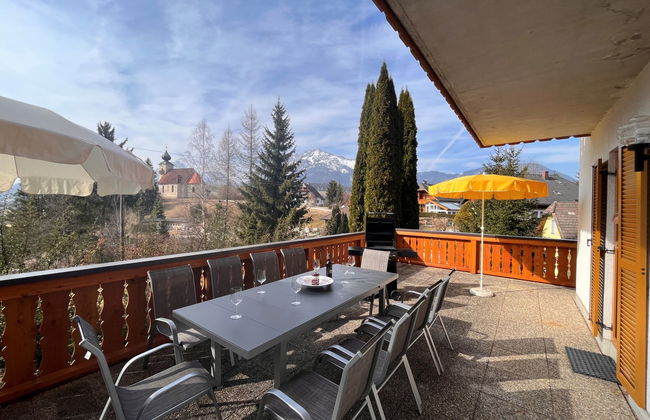 The Red Apartment - Photo 24