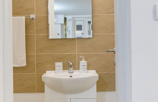 Modern Apartment - Photo 27
