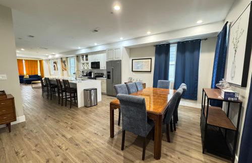 LUX Spacious Townhouse 4BR in DC - Photo 1