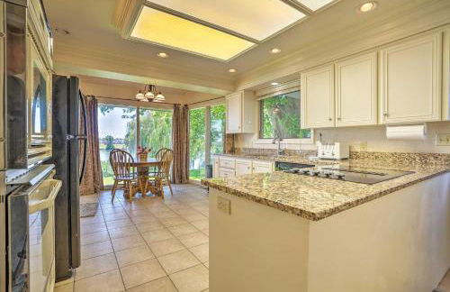 Lake House with Hot Tub - 1 Mi to Surf n Slide - Foto 12