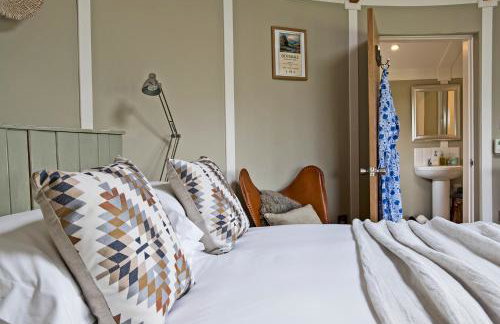 Nether Farm Roundhouses - Henmore Water & Sturston Winds with hot tubs - Bradley Wood no hot tub - Foto 35