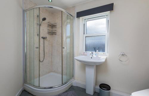 Spacious Luxurious Serviced Accommodation 6 - Photo 50