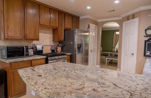 ~~ Big Family Home near 99 / i10 / kid friendly~~ - Foto 26