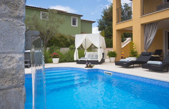 Villa in Rakalj Near Beaches With Pool - Photo 27